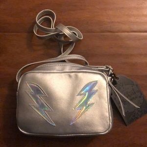 T-Shirt & Jeans crossbody